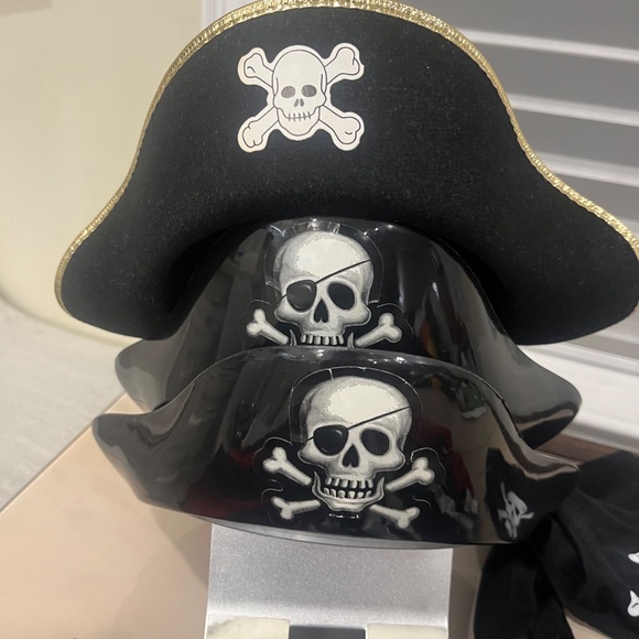 Children's Pirate Play / Halloween Costume - Picture 2 of 5